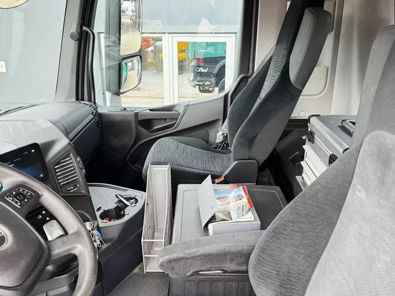 Самосвал Mercedes-Benz Arocs 3248 8X4