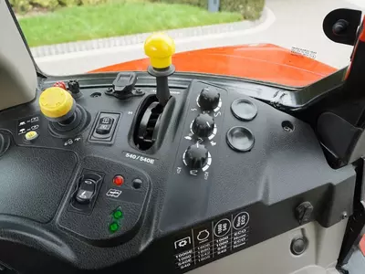 Колесный трактор Case IH Luxxum 100 / 2800 MTH