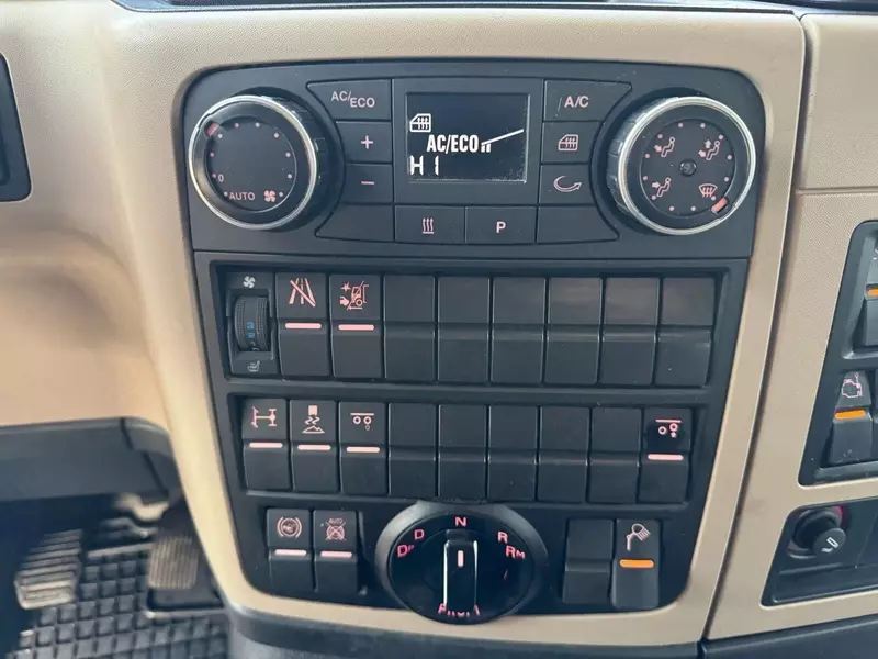 Самосвал MAN TGS 28.360