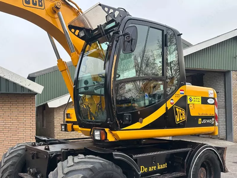 Колесный экскаватор JCB JS 145 W