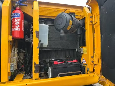 Колесный экскаватор JCB JS 145 W