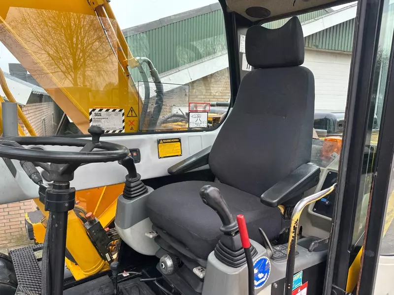 Колесный экскаватор JCB JS 145 W