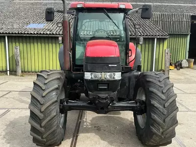 Колесный трактор Case IH MXU125