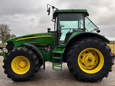John Deere 7720 g‘ildirakli traktori
