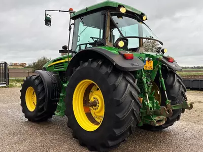 John Deere 7720 g‘ildirakli traktori
