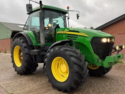 John Deere 7720 g‘ildirakli traktori