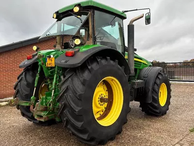 John Deere 7720 g‘ildirakli traktori
