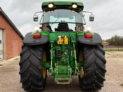 John Deere 7720 g‘ildirakli traktori