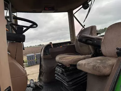 John Deere 7720 g‘ildirakli traktori