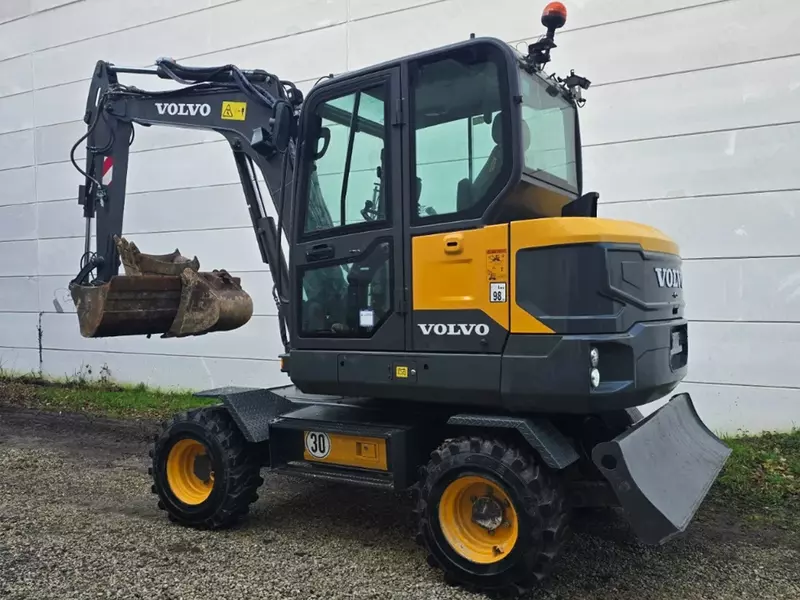 Volvo EW60E g‘ildirakli ekskavatori