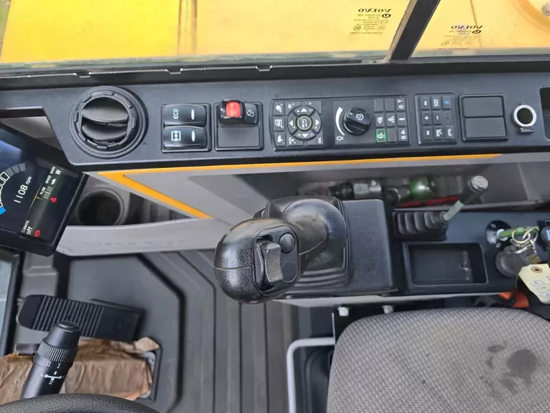Volvo EW60E g‘ildirakli ekskavatori