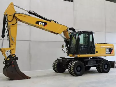 Колесный экскаватор Caterpillar M322D