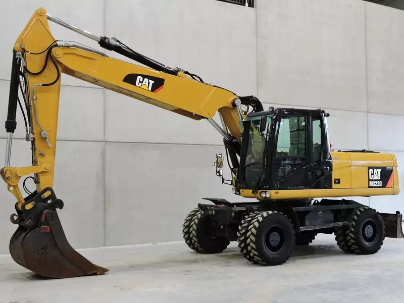 Колесный экскаватор Caterpillar M322D