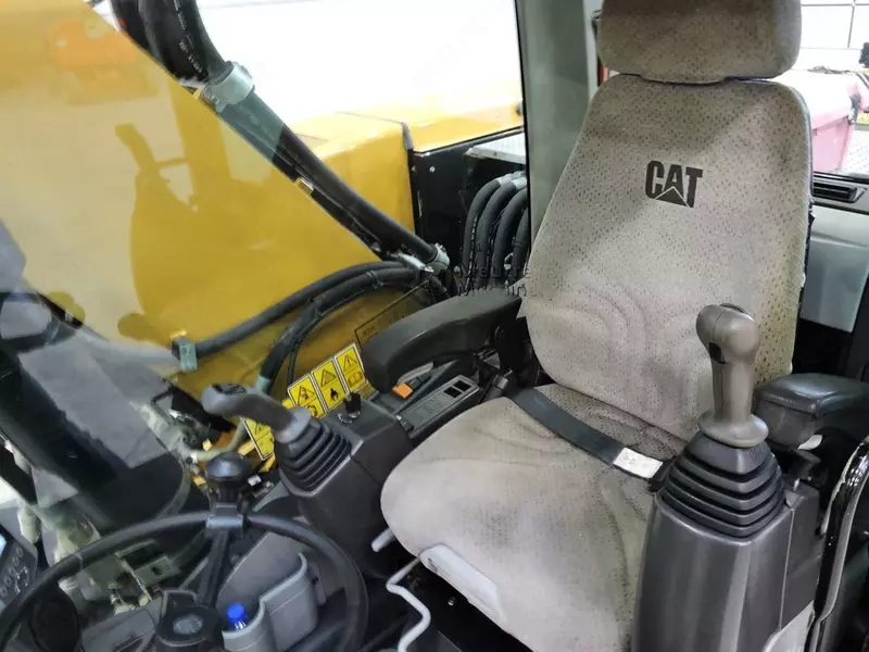 Колесный экскаватор Caterpillar M322D