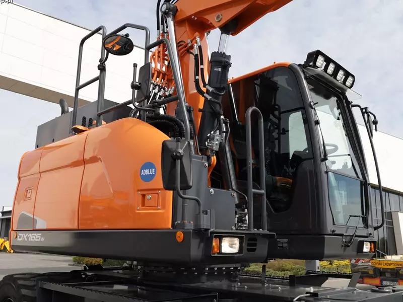 Колёсный экскаватор DOOSAN DX165W-5