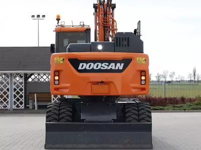 Колёсный экскаватор DOOSAN DX165W-5