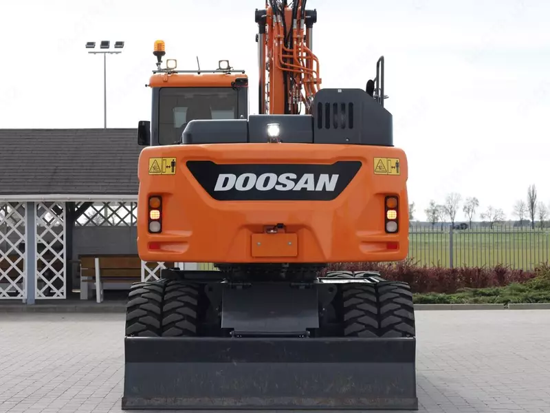 Колёсный экскаватор DOOSAN DX165W-5