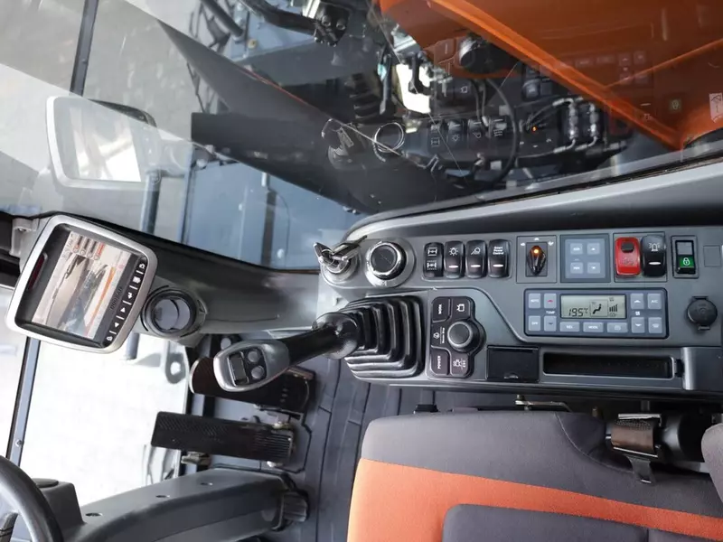 Колёсный экскаватор DOOSAN DX165W-5