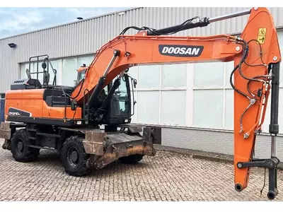 Doosan DX 210 W-5 g‘ildirakli ekskavatori
