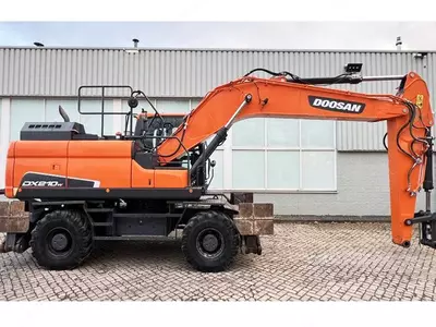 Doosan DX 210 W-5 g‘ildirakli ekskavatori