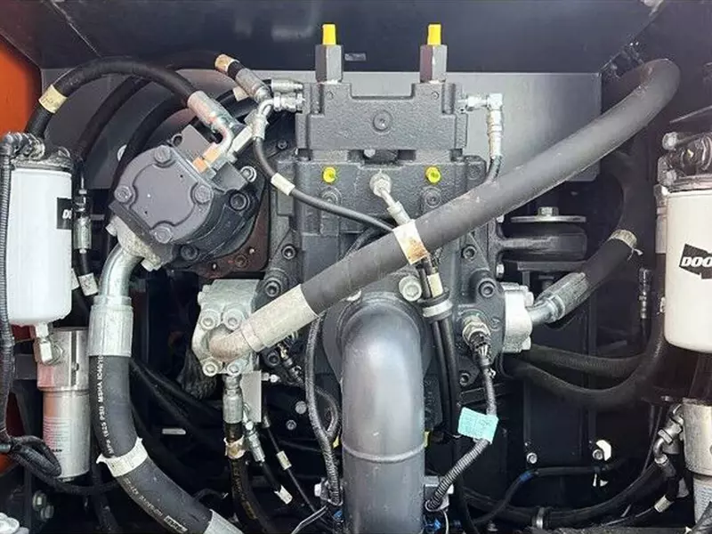 Doosan DX 210 W-5 g‘ildirakli ekskavatori