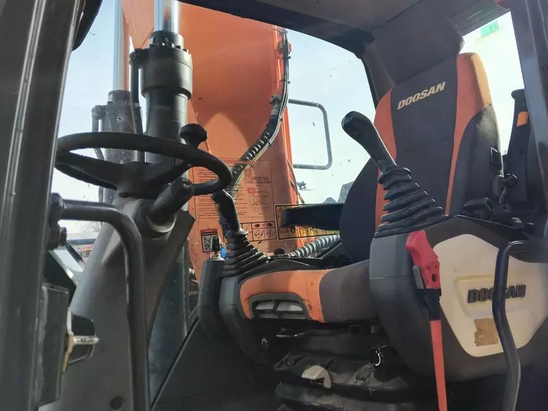 Doosan DX190W-5 g‘ildirakli ekskavatori