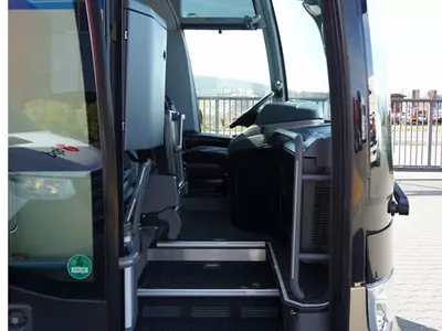 Туристический автобус MERCEDES-BENZ / TRAVEGO 16 RHD-M
