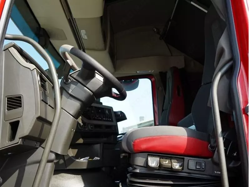 Тентованный грузовик VOLVO FH 460