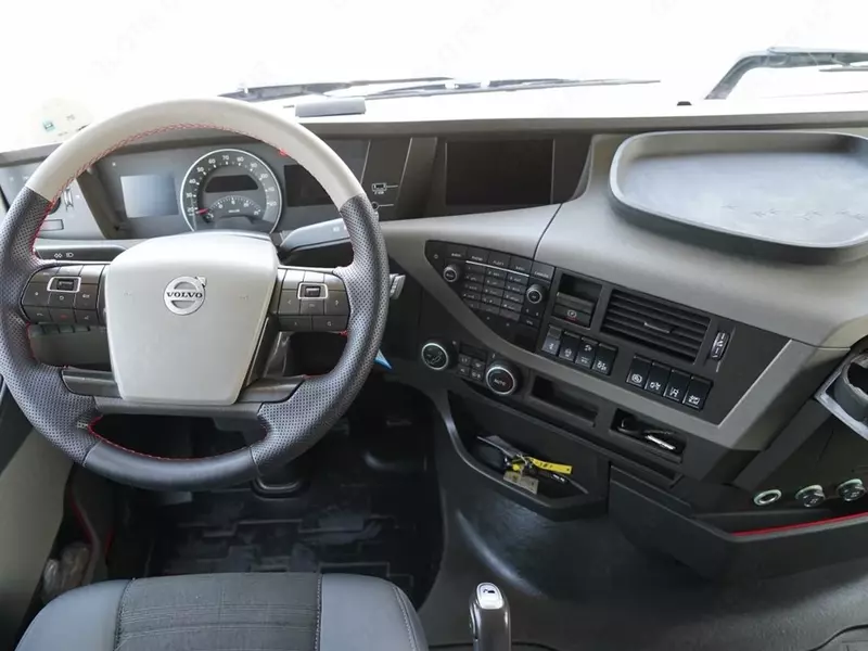 Тентованный грузовик VOLVO FH 460