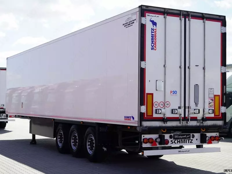 SCHMITZ CARGOBULL yarim tirkama-muzlatgichi