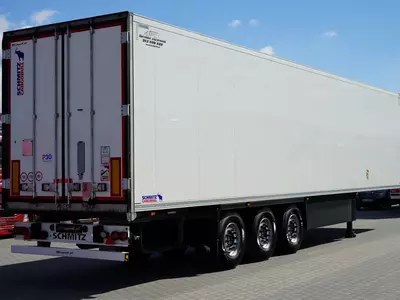 SCHMITZ CARGOBULL yarim tirkama-muzlatgichi