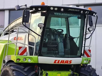 Кормоуборочный комбайн Claas Jaguar 930 4WD