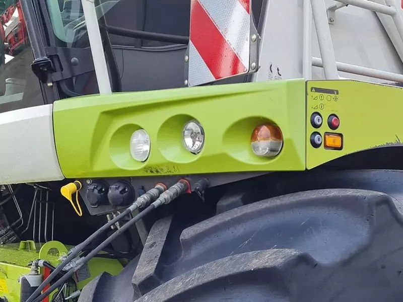 Кормоуборочный комбайн Claas Jaguar 930 4WD