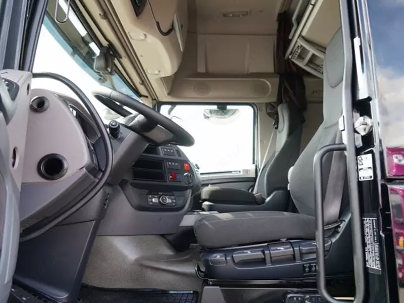 Грузовик автовоз DAF XF 480