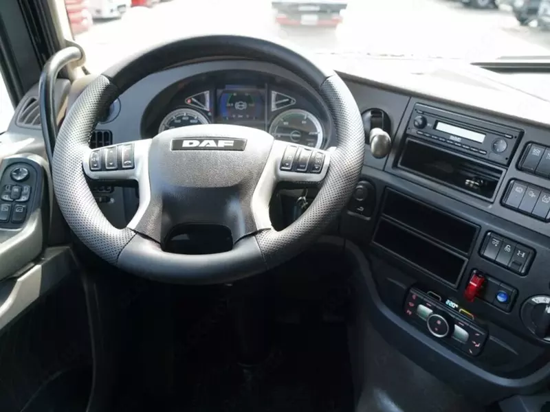 Грузовик автовоз DAF XF 480