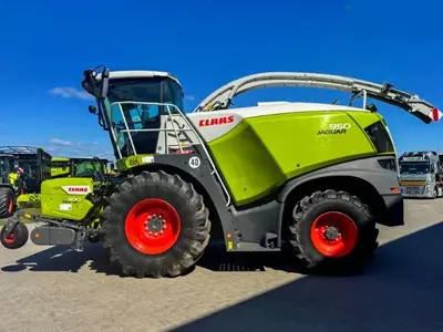 Claas Jaguar 950 yem-xashak yig‘ish kombayni
