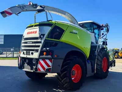 Claas Jaguar 950 yem-xashak yig‘ish kombayni