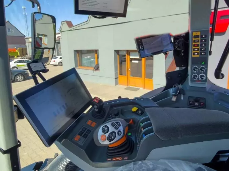 Трактор колесный Claas Axion 870 Cmatic
