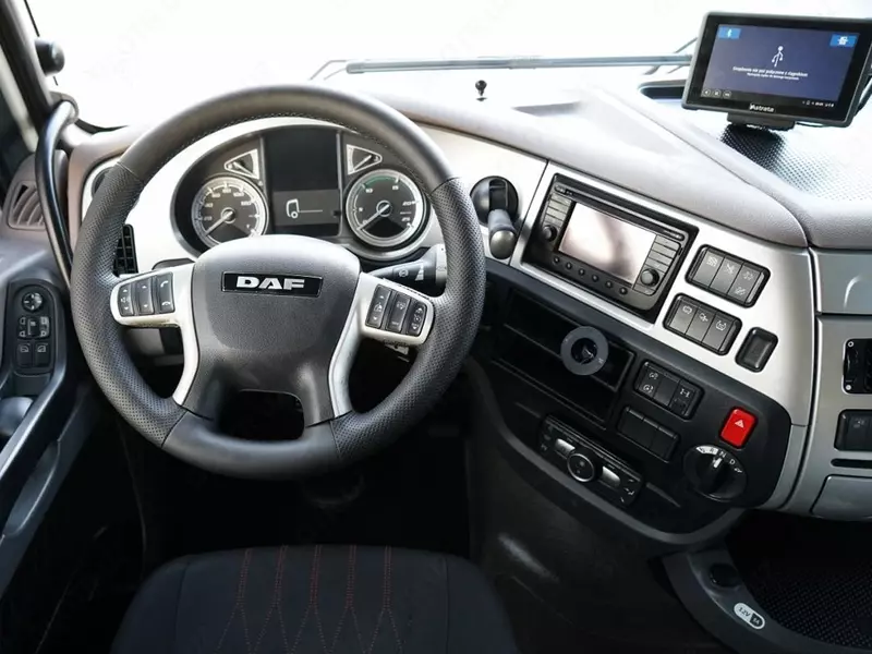 Тягач DAF XF 530