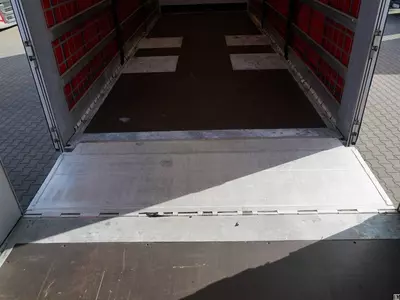 Тентованный грузовик MERCEDES-BENZ ACTROS 2545