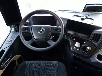 Тентованный грузовик MERCEDES-BENZ ACTROS 2545
