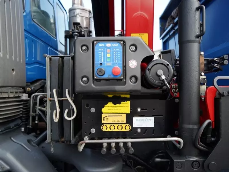 Самосвал, Автоманипулятор IVECO / TRAKKER 410 EEV