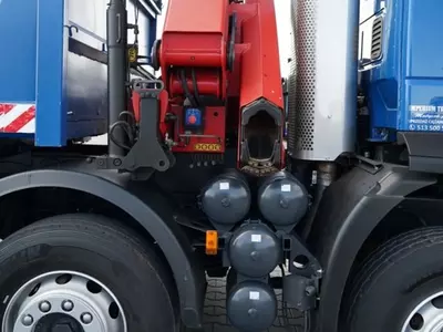 Самосвал, Автоманипулятор IVECO / TRAKKER 410 EEV