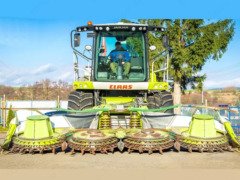 Кормоуборочный комбайн CLAAS JAGUAR 940 (497) - 4X4 + ORBIS 600 + PU 300