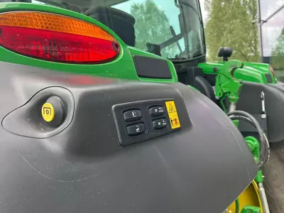 Трактор колесный John Deere 6R 150