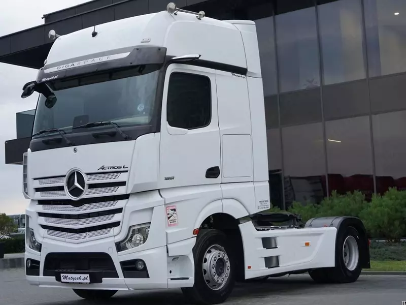 Тягач Mercedes-Benz ACTROS L 1851