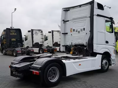 Тягач Mercedes-Benz ACTROS L 1851