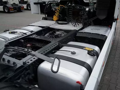 Тягач Mercedes-Benz ACTROS L 1851