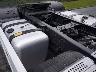 Тягач Mercedes-Benz ACTROS L 1851