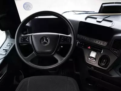 Тягач Mercedes-Benz ACTROS L 1851